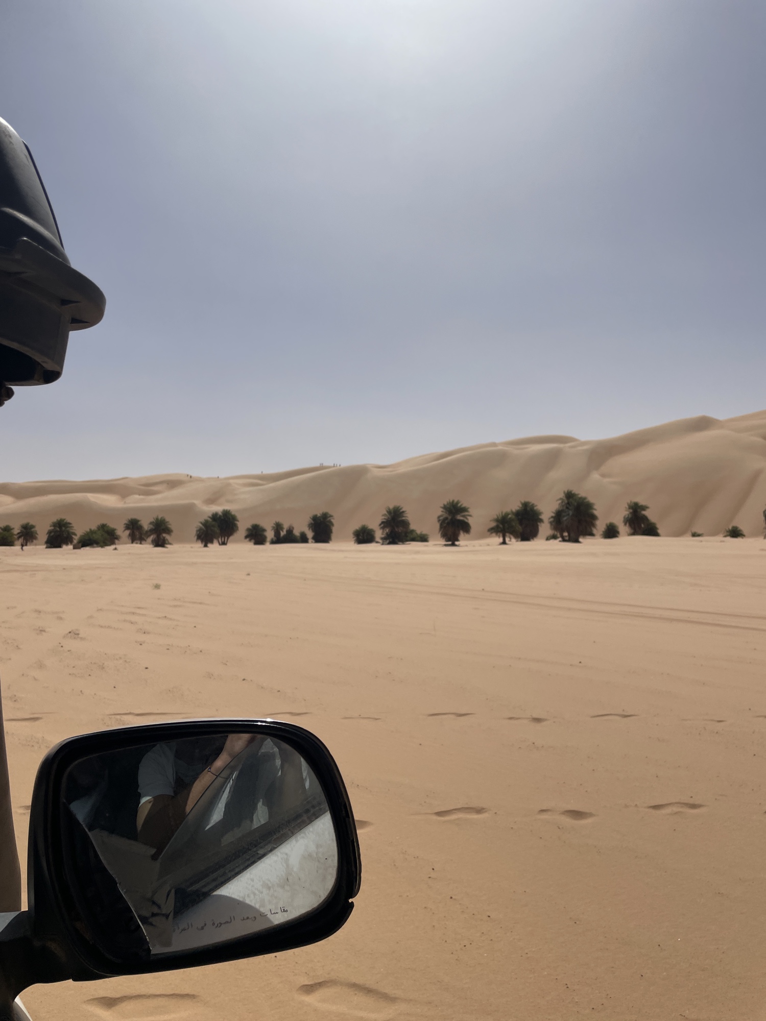 Simone Titotto nel deserto con kefiah tuareg